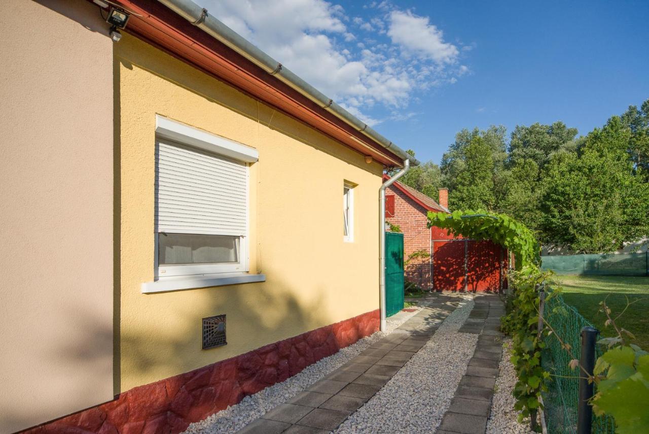 Apartman Kuckoval Apartment Balatonfoldvar Bagian luar foto